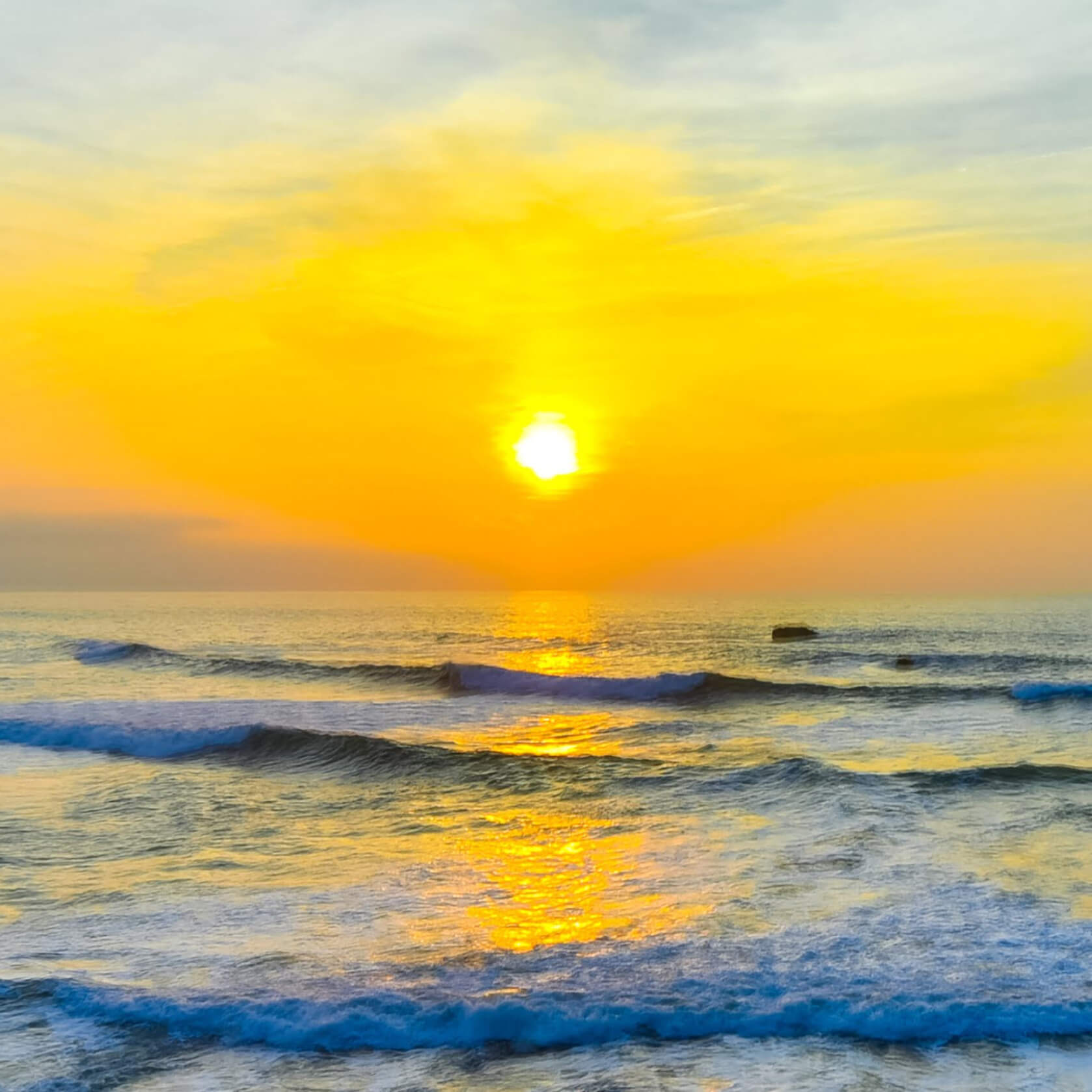 Coucher de soleil sur l'océan à Biarritz